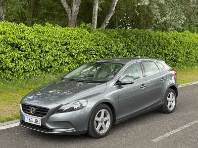 Usado Volvo V40 Momentum 115 CV (84 kW) 2014 Gris / plata Berlina
