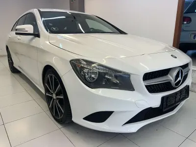 Usado Mercedes CLA200 Shooting Brake Urban 136 CV (100 kW) 2016 Blanco Familiar