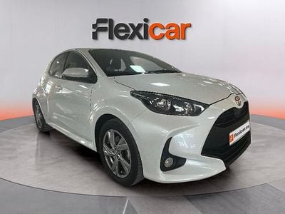 Usado Toyota Yaris Hybrid Active 116 CV (85 kW) 2024 Blanco Berlina