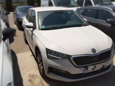 Usado Skoda Scala Ambition 95 CV (69 kW) 2022 Blanco Utilitario