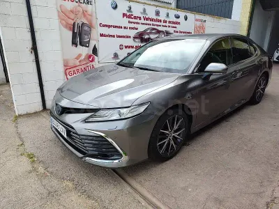 Käytetty Toyota Camry Luxury 218 HP (160 kW) 2022 Harmaa Sedan