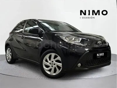 Usado Toyota Aygo X Play 72 CV (52 kW) 2024 Negro SUV