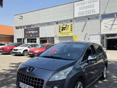 Usado Peugeot 3008 Premium 112 CV (82 kW) 2011 Gris / plata Familiar