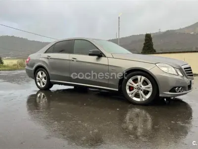 Usado Mercedes E220 Elegance 170 CV (125 kW) 2009 Gris / plata Berlina