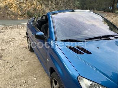 Usado Peugeot 206 CC 110 CV (80 kW) 2005 Azul Descapotable