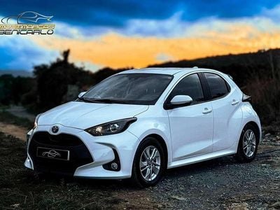 Blanco Usado 2022 Toyota Yaris Hybrid Business Edition Utilitario | 16.900 € (Precio justo)