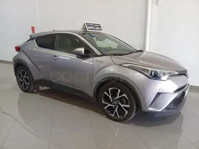 Usado Toyota C-HR Advance 122 CV (89 kW) 2020 Gris / plata SUV