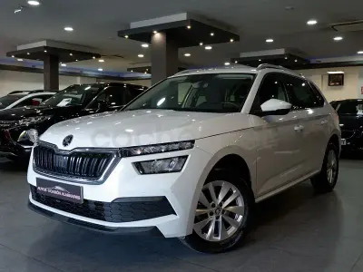 Usado Skoda Kamiq Ambition 110 CV (80 kW) 2023 Blanco SUV