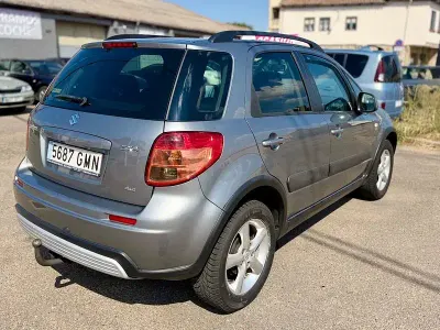 Usado Suzuki SX4 GLX 120 CV (88 kW) 2009 Gris / plata SUV