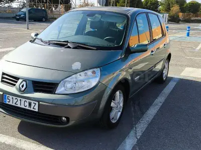 Usado Renault Scénic Authentique 98 CV (72 kW) 2004 Gris / plata Monovolumen