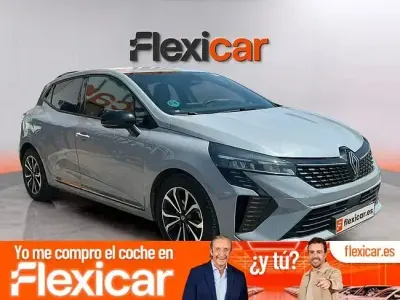 Usado Renault Clio Techno 90 CV (66 kW) 2025 Gris Utilitario