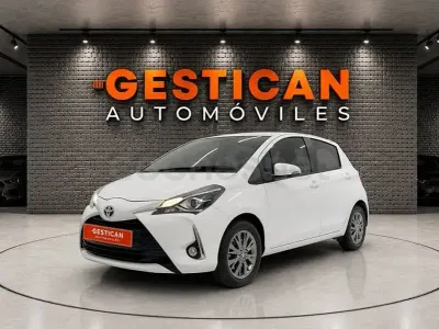 Usado Toyota Yaris Hybrid Active 100 CV (73 kW) 2018 Blanco Berlina