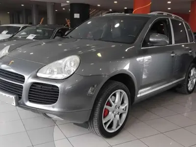 Usado Porsche Cayenne Turbo 450 CV (330 kW) 2003 Gris / plata SUV