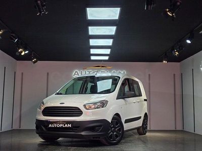 Usado Ford Tourneo Courier Ambiente 75 CV (55 kW) 2015 Blanco Monovolumen