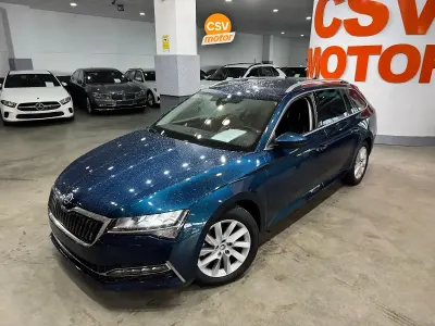 Usado Skoda Superb Style 218 CV (160 kW) 2020 Azul Familiar
