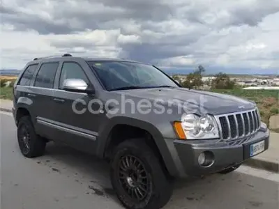 Usado Jeep Cherokee Overland 218 CV (160 kW) 2006 Gris / plata SUV