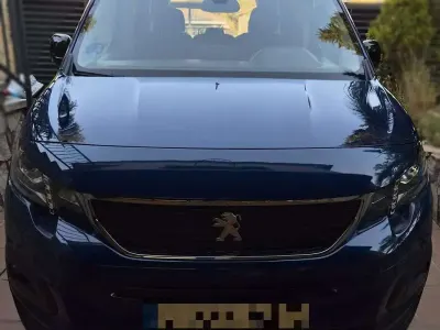Usado Peugeot Rifter Allure 100 kW (136 CV) 2022 Azul Monovolumen