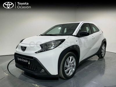 Usado Toyota Aygo X Play 72 CV (52 kW) 2024 Blanco SUV
