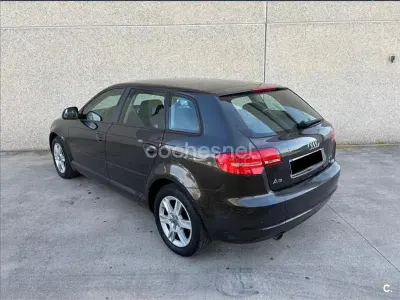 Usado Audi A3 Attraction 105 CV (77 kW) 2010 Gris / plata Utilitario
