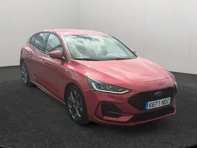 Usado Ford Focus ST-Line 125 CV (91 kW) 2025 Rojo Berlina