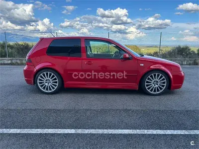 Usado VW Golf IV R 241 CV (177 kW) 2003 Rojo Berlina