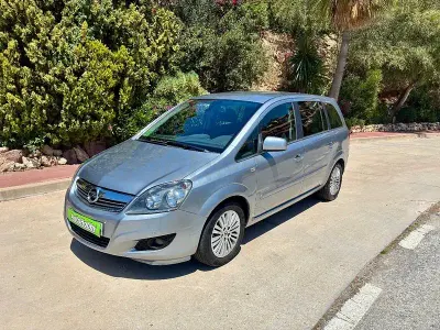 Usado Opel Zafira Enjoy Plus 115 CV (84 kW) 2011 Gris / plata Monovolumen