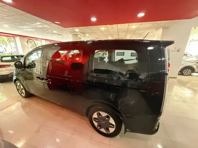 Usado Hyundai Staria 177 CV (130 kW) 2023 Negro Monovolumen
