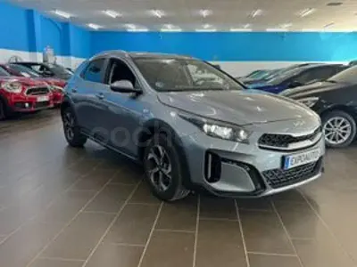 Usado Kia XCeed 136 CV (100 kW) 2024 Gris / plata SUV