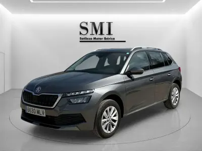 Usado Skoda Kamiq Ambition 110 CV (80 kW) 2023 Gris SUV