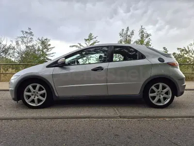 Usado Honda Civic Executive 140 CV (102 kW) 2009 Gris / plata Berlina