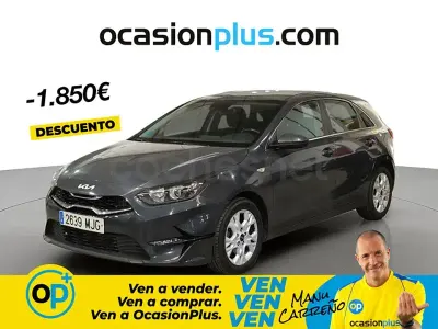 Usado Kia Ceed 136 CV (100 kW) 2023 Gris / plata Utilitario