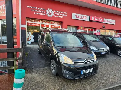 Usado Citroën Berlingo Feel 120 CV (88 kW) 2016 Negro Monovolumen