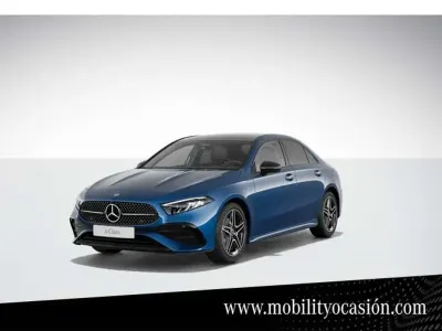 Usado Mercedes A200 AMG line 151 CV (111 kW) 2025 Spektral blue  metallic paint Berlina