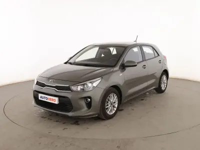 Usado Kia Rio 85 CV (62 kW) 2019 Verde Berlina