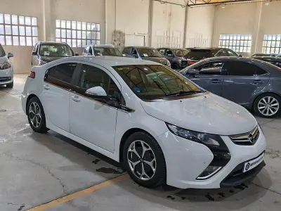 Usado Opel Ampera Excellence 150 CV (110 kW) 2015 Blanco Utilitario