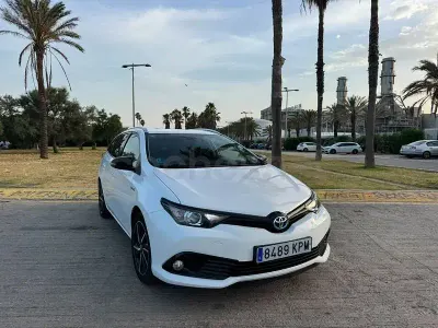 Usado Toyota Auris Hybrid Active 136 CV (100 kW) 2018 Blanco Berlina