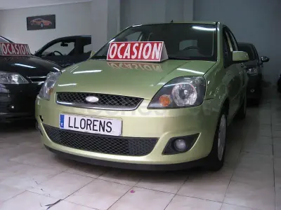 Usado Ford Fiesta Ghia 68 CV (50 kW) 2006 Verde Utilitario