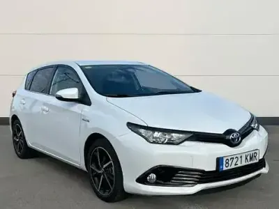 Usado Toyota Auris Hybrid Edition 136 CV (100 kW) 2018 Blanco Berlina