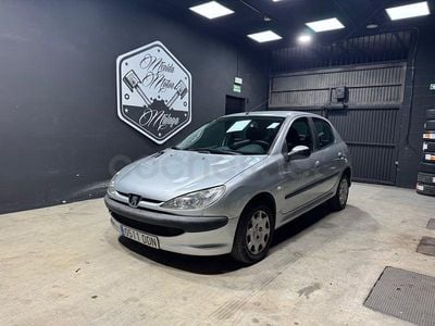 Usado Peugeot 206 70 CV (51 kW) 2005 Gris / plata Berlina