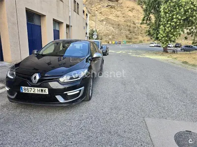 Usado Renault Mégane III LIMITED 115 CV (84 kW) 2014 Negro Berlina