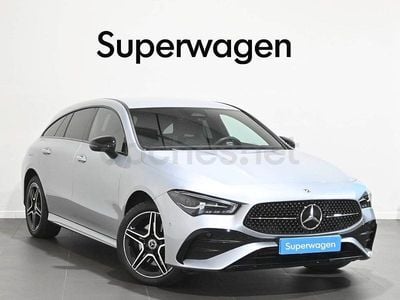 Usado Mercedes CLA250e Shooting Brake 218 CV (160 kW) 2024 Gris / plata Familiar