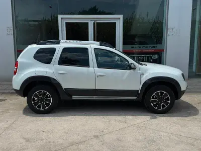 Usado Dacia Duster Lauréate 110 CV (80 kW) 2016 Blanco SUV