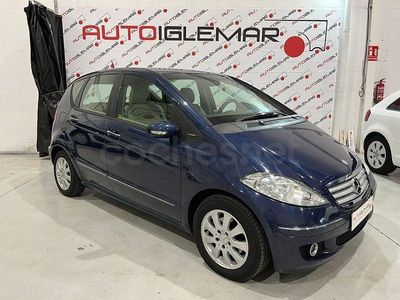 Usado Mercedes A180 Elegance 109 HP (80 kW) 2004 Azul Monovolume