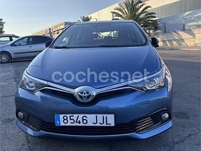 Usado Toyota Auris Hybrid 136 CV (100 kW) 2015 Azul Berlina