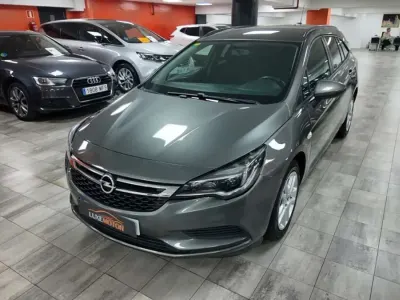 Usado Opel Astra Business 110 CV (80 kW) 2017 Gris Familiar