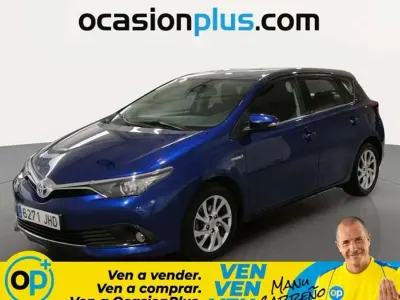Begagnad Toyota Auris Hybrid Active 136 HK (100 kW) 2015 Blå Halvkombi