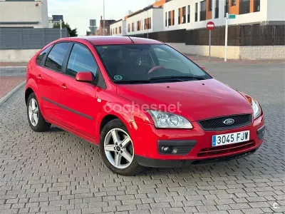 Używany Ford Focus Trend 115 KM (84 kW) 2007 Czerwony Sedan/Limuzyna