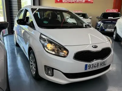 Używany Kia Carens 135 KM (99 kW) 2013 Biały Minivan