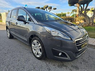Usado Peugeot 5008 Style 120 CV (88 kW) 2016 Gris / plata Monovolumen