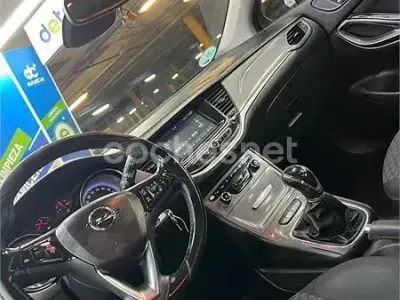 Używany Opel Astra Selective 110 KM (80 kW) 2016 Biały Sedan/Limuzyna
